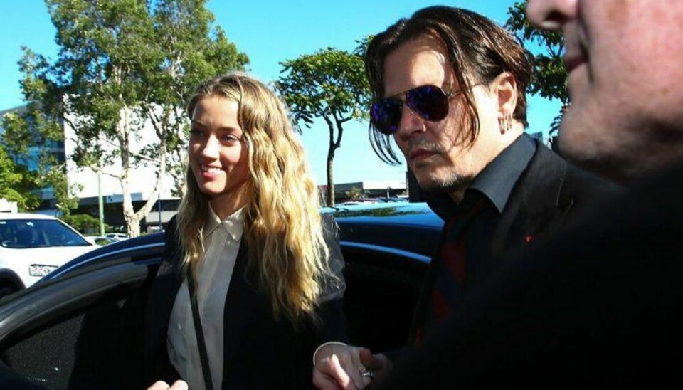 Slået med iphone: Johnny Depp må ikke nærme sig konen Johnny Depp og Amber Heards kortlivede øgteskab får tilsyneladende et grimt efterspil. Foto: Patrick HAMILTON/Scanpix