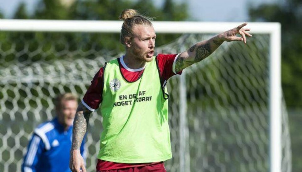 Simon Kjær bliver anfører mod Bosnien Simon Kjær bliver anfører for Danmark i kampen mod Japan i Daniel Aggers fravær. Foto: Anders Kjærbye/Scanpix