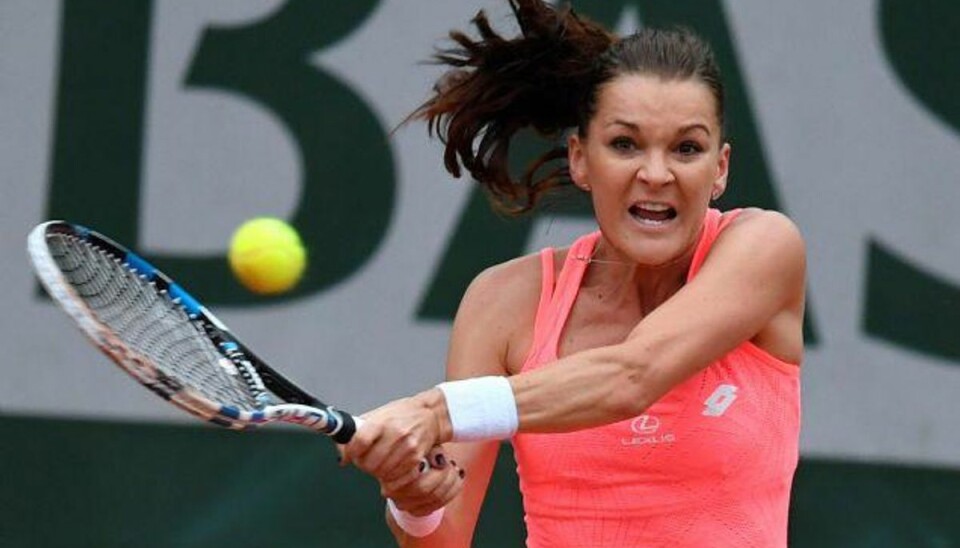 Slagne tenniskvinder langer ud efter fransk arrangør Andenseedede Agnieszka Radwanska røg tirsdag ud af French Open, og hun var efterfølgende rasende over forholdene, der blev spillet under. Foto: Miguel Medina/AFP