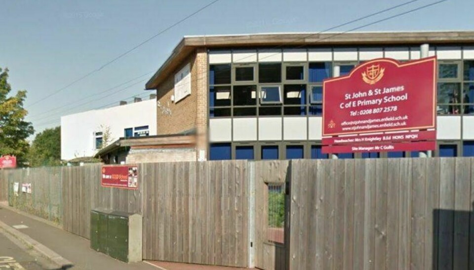 Han har afsonet en lang fængselsdom for at voldtage to 14-årige drenge. Nu bor han tæt på denne folkeskole. Foto: Google Maps.