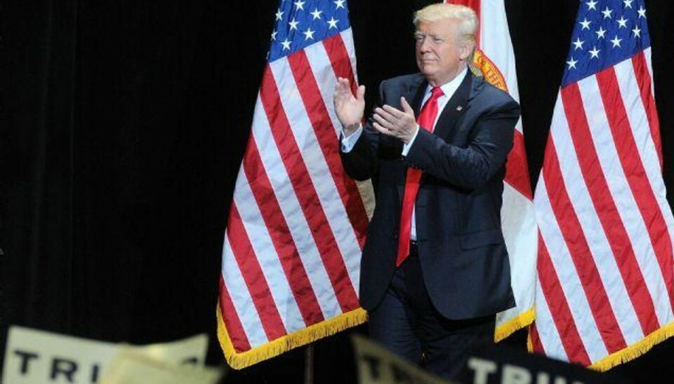 Trump svinger pisken efter massakre: Obama skal gå af Barack Obama bør ifølge Donald Trump træde tilbage, da han ikke har sagt ordene “radikal islam” efter en massakre søndag i Florida. Foto: Gerardo Mora/AFP