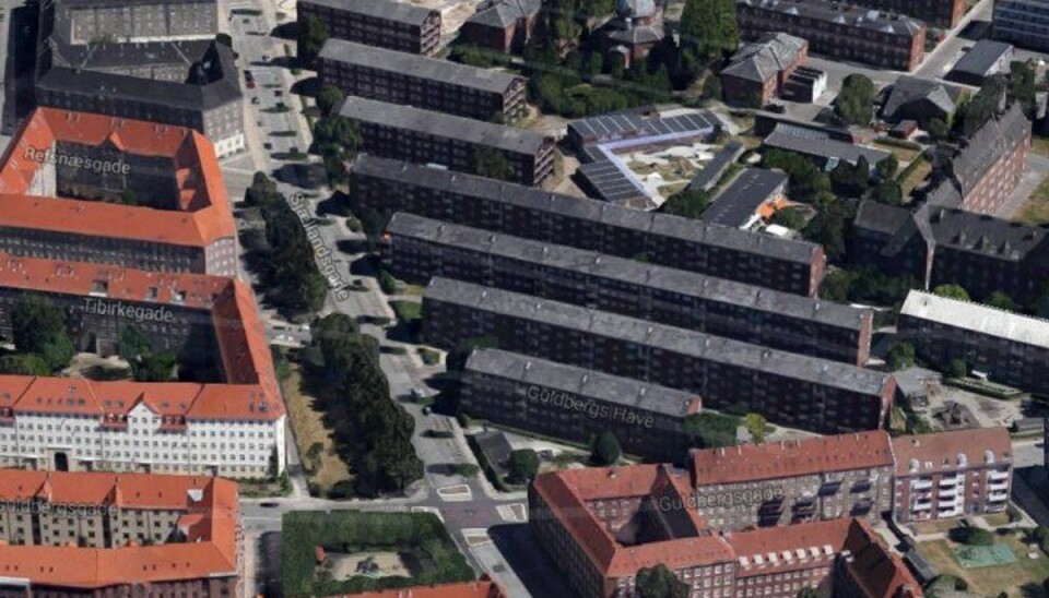 Betjent trækker pistolen over for truende mænd Der var drama på Nørrebro lørdag aften. En motorcykelbetjent blev truet og måtte trække sin pistol. To personer anholdt. Foto: Google Maps.