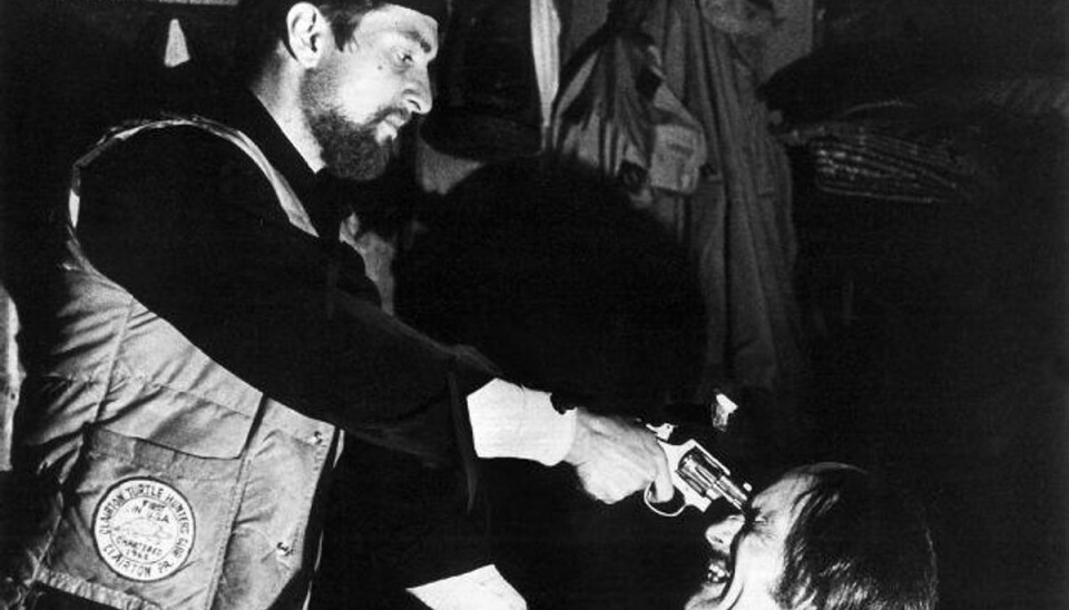 Amerikanske Michael Cimino er ifølge direktøren for filmfestivalen i Cannes død. Han blev 77 år. Han instruerede blandt andet The Deer Hunter, hvor billedet her er fra. Foto: Nf/Scanpix Amerikanske Michael Cimino er ifølge direktøren for filmfestivalen i Cannes død. Han blev 77 år. Han instruerede blandt andet The Deer Hunter, hvor billedet her er fra. Foto: Nf/Scanpix