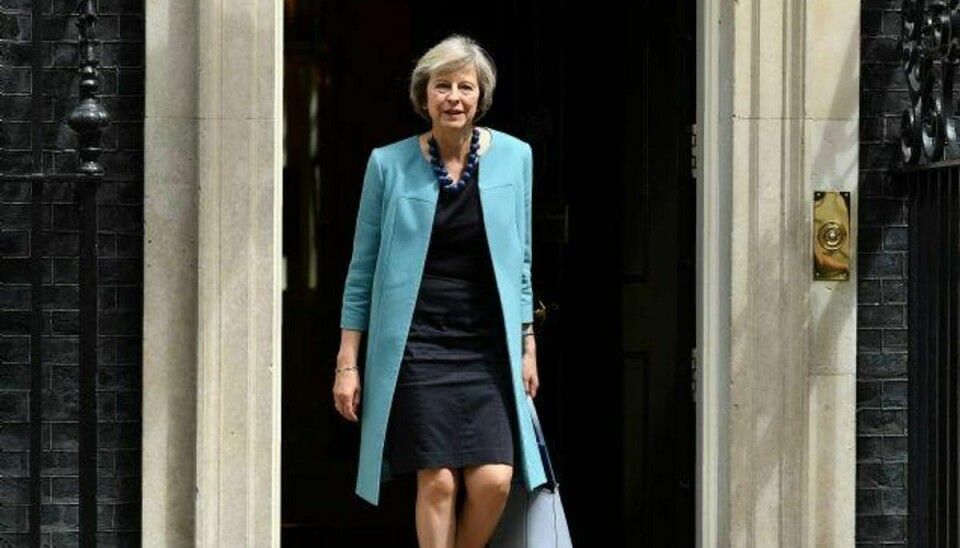 Indenrigsminister Theresa May anbefalede lige som Cameron et ja, men hun befandt sig i baggrunden af debatten. Her ses hun på vej fra et møde med premierminister Cameron, efter at briterne stemte for at forlade EU. Foto: Leon Neal/AFP
