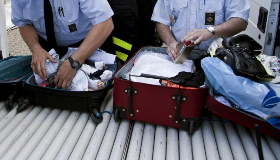 Politiet beslaglagde knap 80.000 kroner i Københavns Lufthavn fra asylansøgere. Hermed fik den omtalte “smykkelov” sin debut. Foto: Colourbox