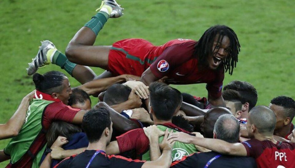 Portugal vinder EM-guld med finalesejr over Frankrig Eder sparkede guldet til Portugal. Foto: Scanpix/REUTERS/Charles Platiau