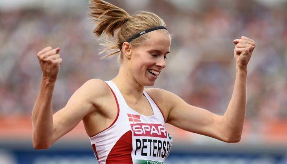 Sara Slott Petersen kunne juble over EM-guldmedalje i 400 meter hæk søndag i Amsterdam. Foto: John Thys/AFP