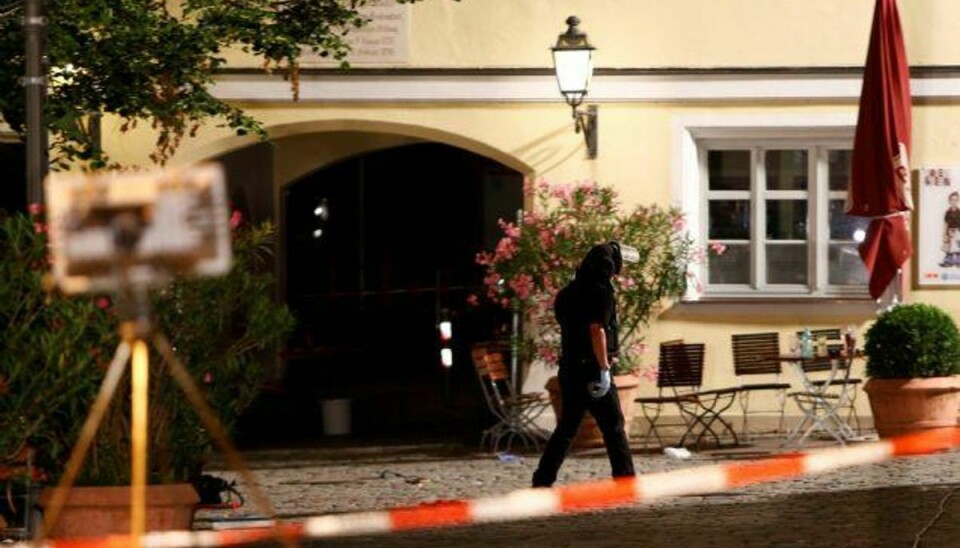 Omstændighederne ved en eksplosion søndag aften i Ansbach tyder på, at der er tale om et selvmordsangreb, siger tysk minister. Her et billede fra afspærringerne efter eksplosionen. Foto: Michaela Rehle/Reuters