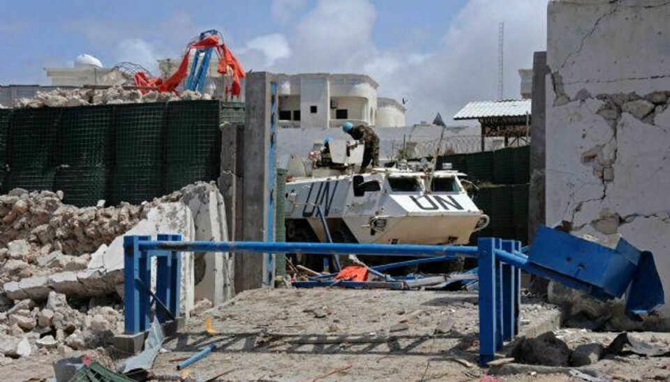 Et tidligere medlem af parlamentet i Somalia deltog i et selvmordsangreb tirsdag mod en FN-base i Mogadishu, hvor 13 blev dræbt. Foto: Mohamed Abdiwahab/AFP