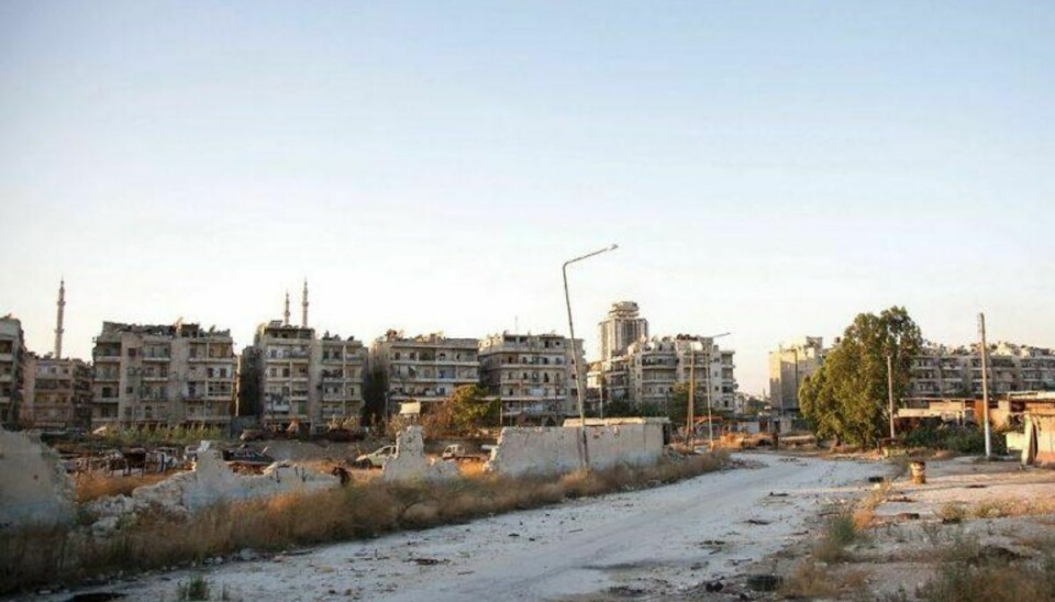 Områder ved den syriske by Aleppo ligner scener fra en film, men det er benhård virkelighed. Som her Karaj al-Hajz-passagen. Foto: KARAM AL-MASRI/Scanpix