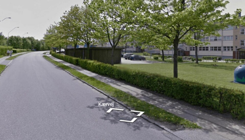 På Kærvej i Sønderborg måtte politiet i nat overmande en truende mand. Foto: Google Street View.