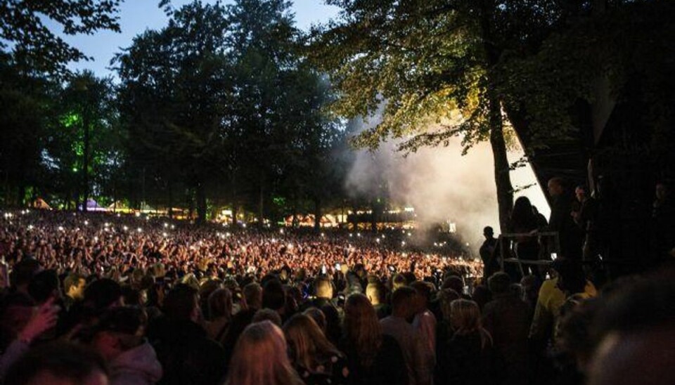 13 uromagere på Smukfest sigtes og får klippet armbånd 13 mænd har i nat fået klippet deres armbånd til Smukfest i Skanderborg. Her ses Rihanna på Bøgescenen. Foto: Helle Arensbak/Scanpix