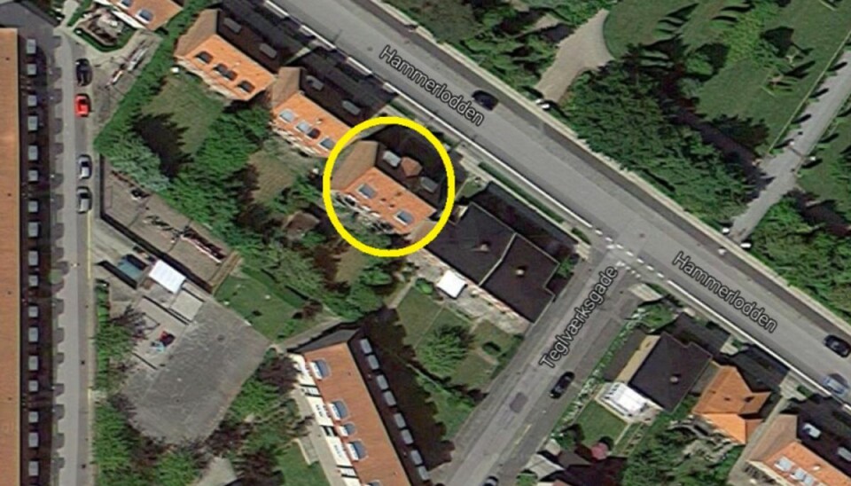 Tæringer skyld i altankollaps Det var en altan på dette hus, der søndag den 31. juli kollapsede under en fest. Foto: Google Maps