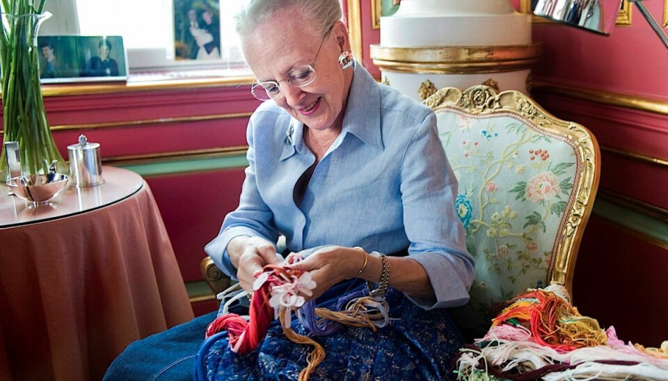 Dronning Margrethe udstiller for første gang omkring hundrede af sine private broderier. Foto: Leif Tuxen