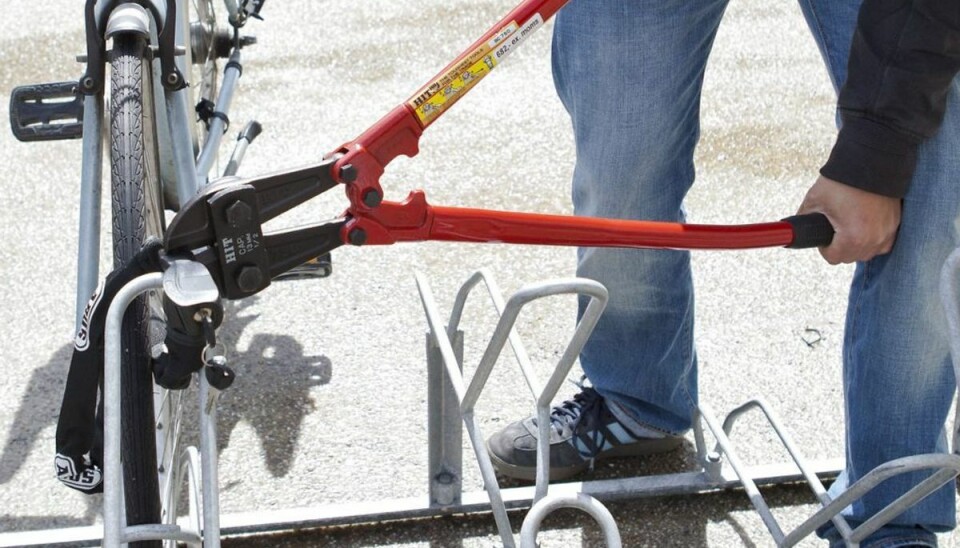 Tyv tager stjålet cykel på arbejde En cykeltyv tog cyklen til arbejdet. Det slap han ikke godt fra… Foto: Betina Garcia/Ritzau Scanpix