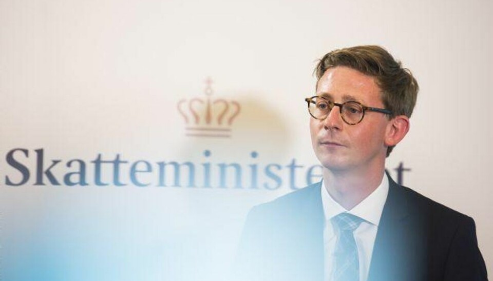 Skatteminister Karsten Lauritzen (V) ønsker ikke at placere et politisk ansvar oven på Skats mange skandaler, sagde han fredag. Foto: Ólafur Steinar Gestsson/Scanpix