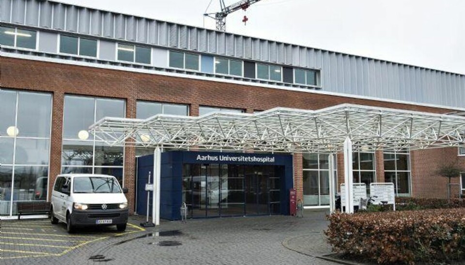 Køkkenpersonale beluret af skjult kamera: Sagen meldt til politiet På Aarhus Universitetshospital fandt en køkkenmedarbejder et skjult kamera i omklædningsrummet. Man ved ikke hvor længe kameraet har siddet derinde, men lederen af centralkøkkenet har tirsdag formiddag orienteret køkkenpersonalet om sagen. Foto: Henning Bagger/Scanpix