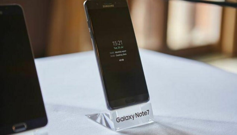 Samsungs beslutning om på ubestemt tid at stoppe salget af Galaxy Note 7 får aktiekursen til at styrtdykke. Foto: Pressefoto, Samsung./Free