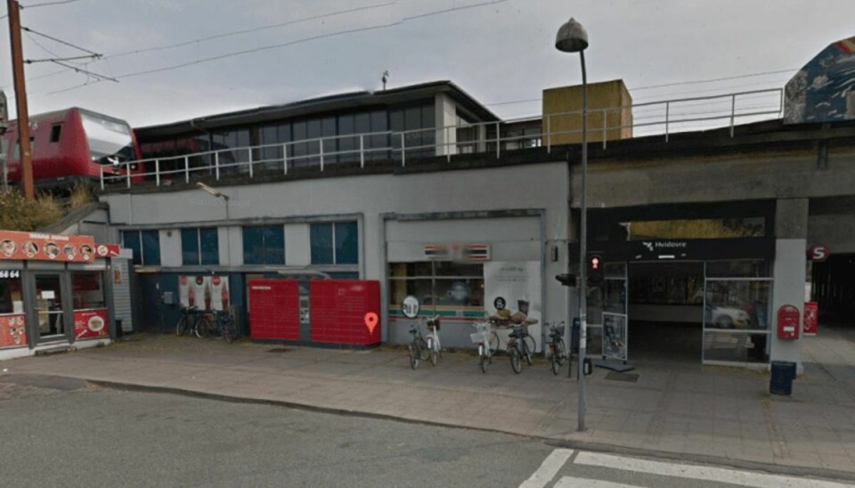 Der er nærmest opstået kaotiske tilstande på Hvidovre Station. Foto: Google Street View.