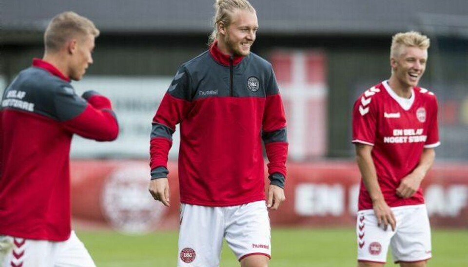 Anfører-Kjær: En god start giver mentalt overskud Det kan give et mentalt overskud at få en god start på VM-kvalifikationen, siger Simon Kjær (i midten). Foto: Anders Kjærbye/Scanpix