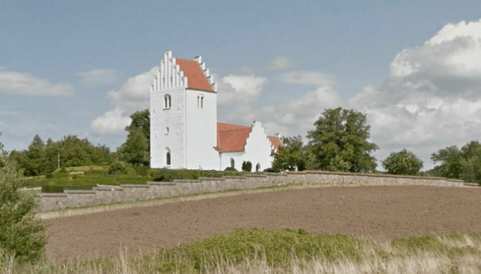 En nu forhenværende præst fra Tømmerup Kirke har ved retten erkendt at have haft samleje med en 13-årig pige. Foto: Google Street View.