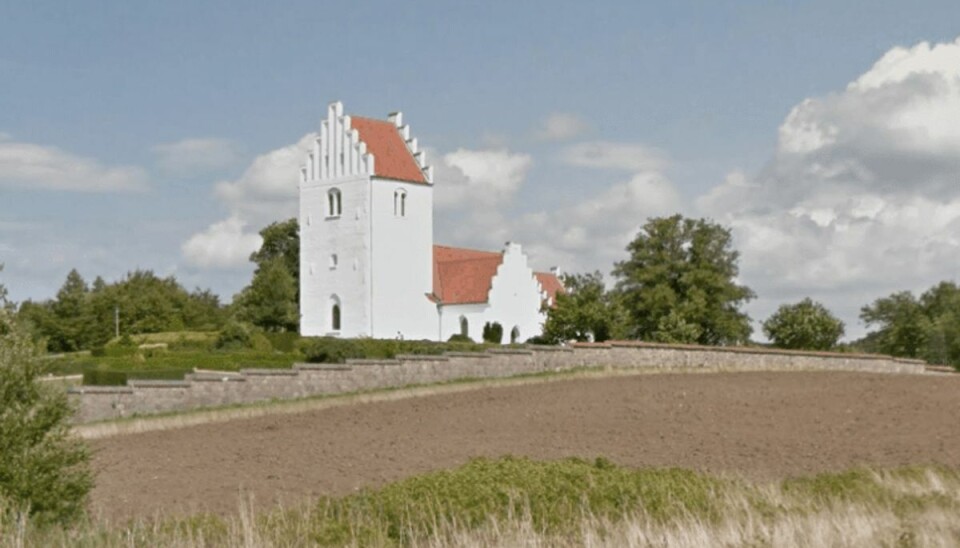 Præst erkender samleje med 13-årig pige – men nægter forhold til 12-årig dreng En nu forhenværende præst fra Tømmerup Kirke har ved retten erkendt at have haft samleje med en 13-årig pige. Foto: Google Street View.