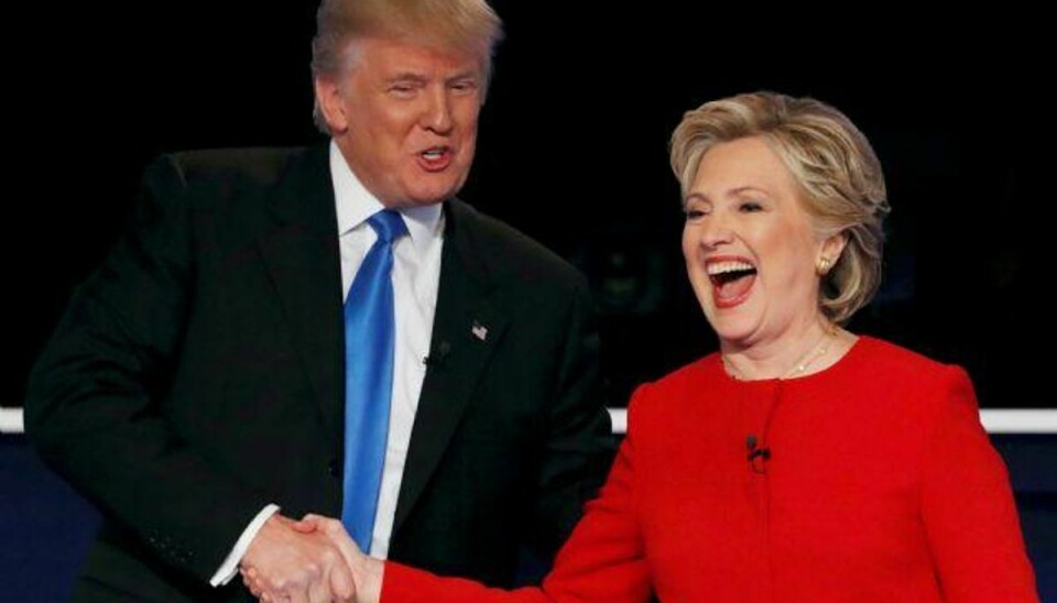 Der var smil og god tone mellem Trump og Clinton – i et kort øjeblik. Foto: Mike Segar/Reuters