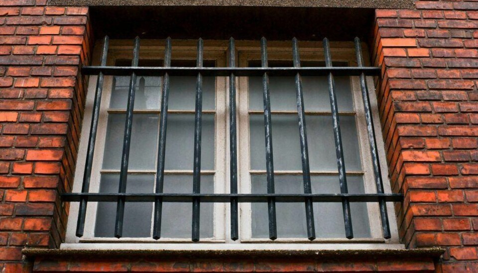 Ung mand fundet død i arresten En 18-årig mand blev tirsdag morgen fundet død i arresten i Esbjerg. Nu undersøger politiet sagen. Foto: Colourbox.