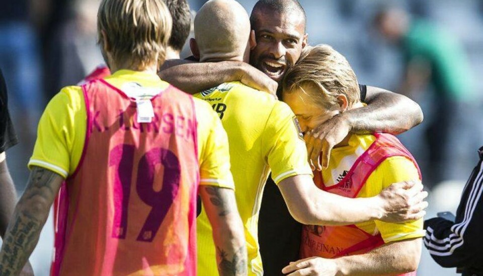 Superliga LIVE: Lyngby fører 1-0 mod FC Midtjylland Lyngbys cheftræner David Nielsen jublede efter Lyngby boldklub løb med sejreren. mod Viborg FF. Foto: Mikkel Berg Pedersen/Scanpix (Arkivfoto)