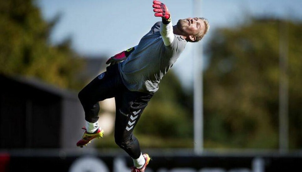 LIVE fra VM-kvalifikationen i fodbold: Polen vinder over Danmark Kasper Schmeichel er tilbage på mål mod Polen i aftenens kamp. Foto: Liselotte Sabroe/Scanpix 2016