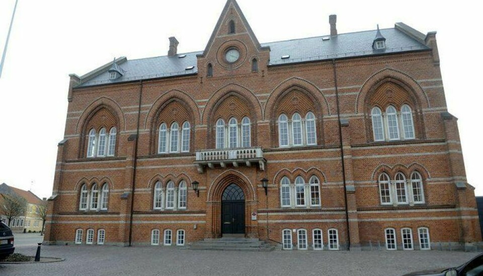 To homoseksuelle mænd er ved Retten i Svendborg tiltalt for at forgribe sig på otte drenge i alderen ni til 14 år. Anklageren kræver dem idømt fængselsstraffe på henholdsvis ti års og seks år og seks måneders fængsel. Foto: Scanpix.
