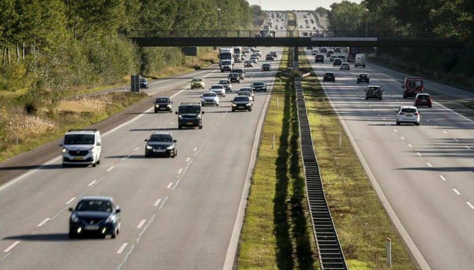 Der er ingen gevinster ved at have en høj hastighed på de danske motorveje, mener to foreninger. Foto: Mads Claus Rasmussen/Ritzau Scanpix.