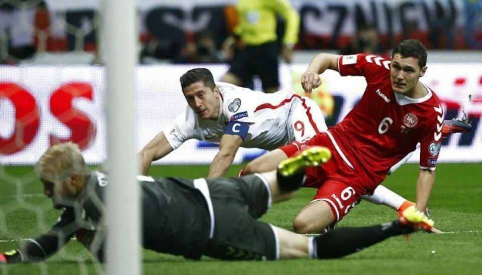 Ustyrlig Lewandowski sænker Danmark med hattrick Polen viste klassen, da Danmark tabte 2-3 i Warszawa i VM-kvalifikationen. Robert Lewandowski scorede tre mål. Foto: Scanpix.