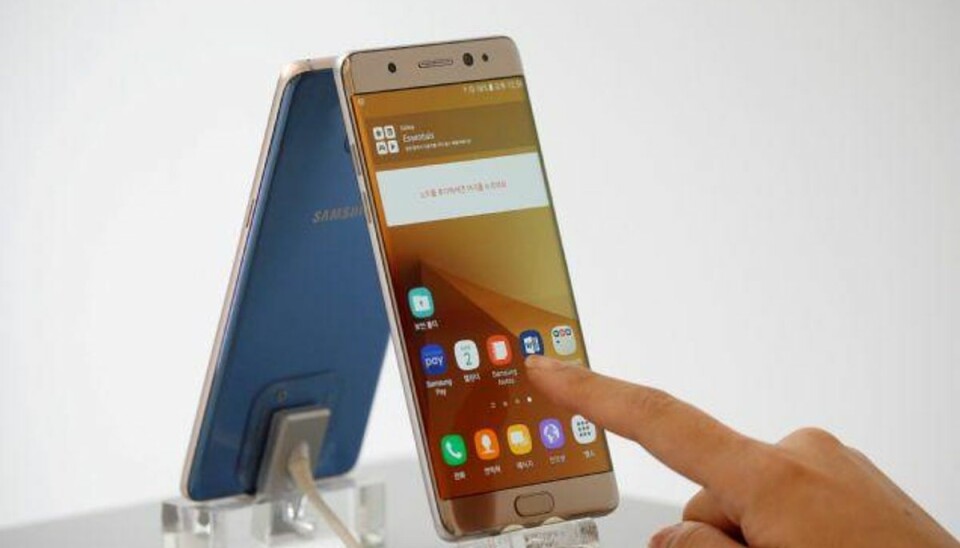Passagerfly evakueret efter brand i ny Samsung-telefon Samsungs nye topmodel, Galaxy Note 7 (foto), bliver tilsyneladende ved med at skabe problemer for den sydkoreanske elektronikgigant. Foto: © Kim Hong-ji / Reuters/Reuters
