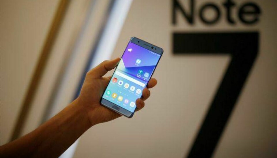 Den skulle have været et stort salgshit, men Galaxy Note 7-modellen kan bryde i brand, og derfor stopper Samsung nu salget helt. Foto: © Kim Hong-ji / Reuters/Reuters