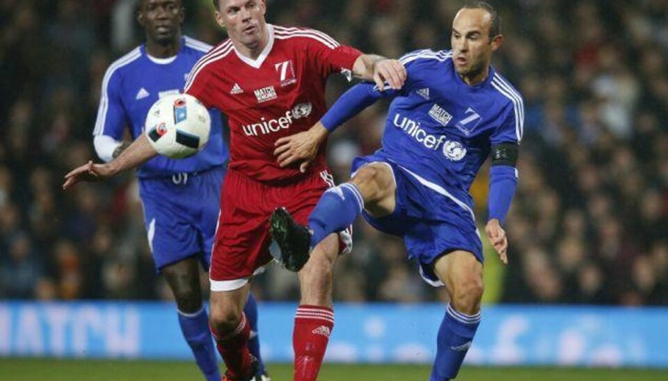 Jamie Carragher (i rødt) er en af flere tidligere Liverpool-spillere, som jubler over tirsdagens dom i Hillsborough-sagen. Foto: Phil Noble/Reuters