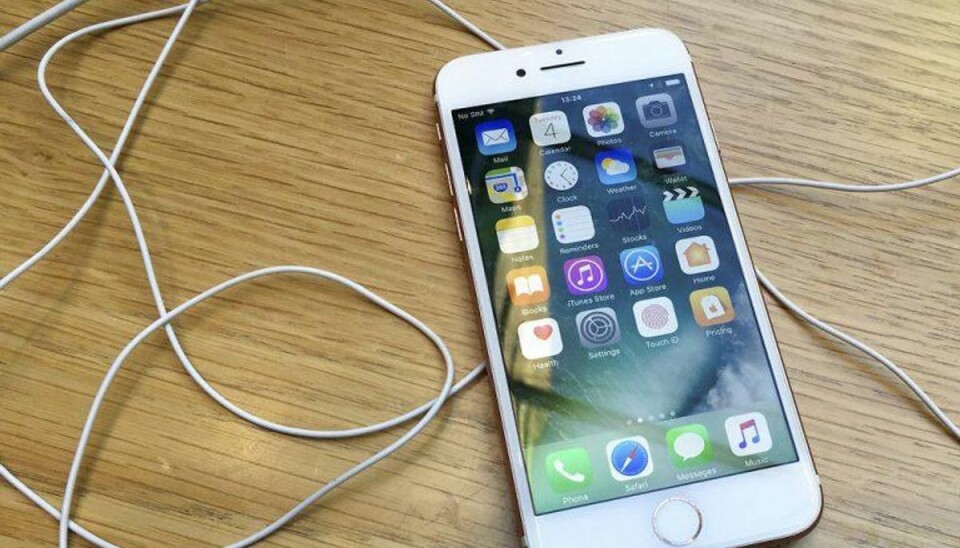 Apples iPhone-salg falder for tredje kvartal i streg elektronikgigant Apple kom ud af det seneste kvartal med et iPhone-salg, der var bedre, end markedsanalytikere havde ventet. Foto: Stefan Wermuth/Scanpix.