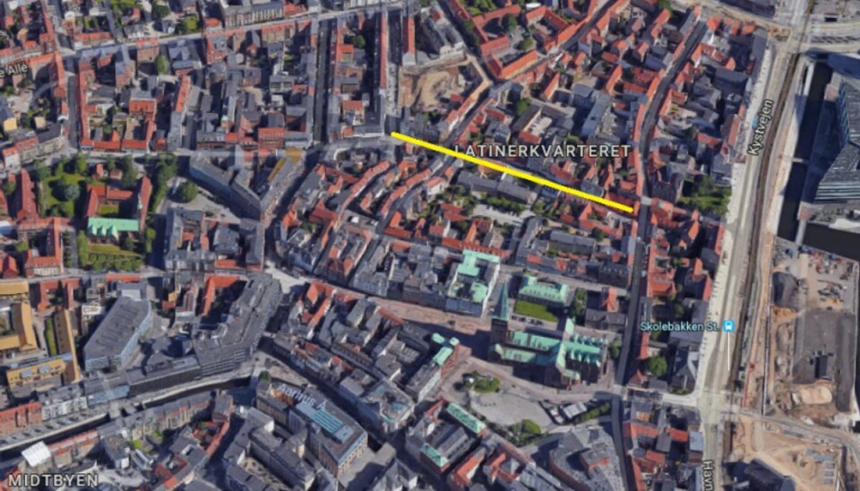 Ung kvinde udsat for voldtægtsforsøg: Politiet søger vidner Det var her på Graven i Latinerkvarteret i Aarhus, en ung kvinde fredag morgen blev udsat for voldtægtsforsøg. Politiet søger nu vidner i sagen.