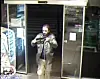 Østjyllands Politi efterlyser denne mand, der har forsøgt at røve en 7-Eleven. Klik og se nærbillede af manden. Foto: Østjyllands Politi.