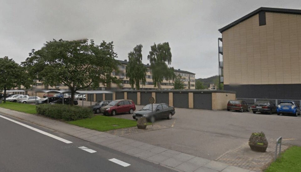 Det var i en lejlighed her på Lupinvej i Silkeborg en mand onsdag satte ild til sin egen lejlighed. Han er nu anholdt. Foto: Google Maps. Det var i en lejlighed her på Lupinvej i Silkeborg en mand onsdag satte ild til sin egen lejlighed. Han er nu anholdt. Foto: Google Maps.