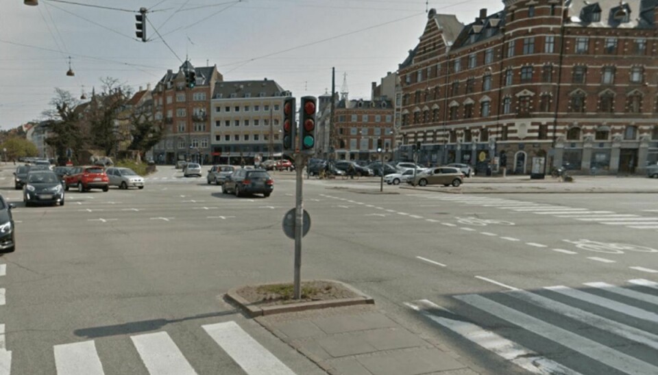 Det var her i krydset Jarmes Plads/H. C. Andersens Boulevard, hvor ulykken skete.