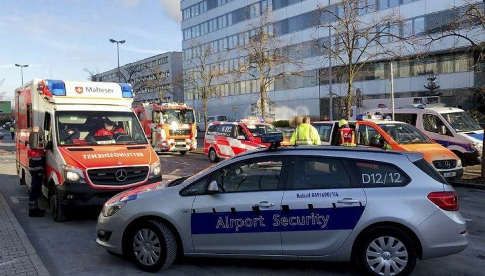 Passagerbus brager ind i anden bus – mange kvæstede