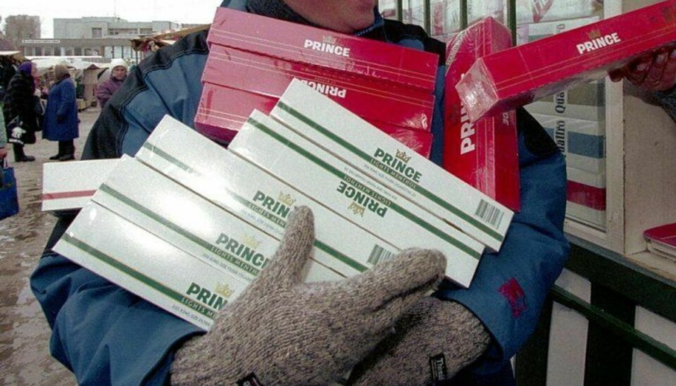 Østjyllands Politi opfordrer butiksejere til at være varsomme, hvis en person gerne vil købe mange kartoner cigaretter. Foto: HINDAUGAS KULBIS/Scanpix