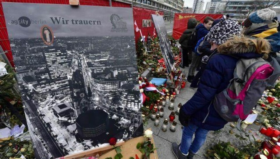 Tysk politi advarer om fare for islamistisk kemiangreb Et kemikalieangreb udført af islamistiske ekstremister er ifølge en risikoanalyse fra det tyske politi ikke utænkeligt. Foto er fra et marked i Berlin, hvor en islamist før jul pløjede ind i en menneskemængde med en lastbil. Foto: John Macdougall/AFP