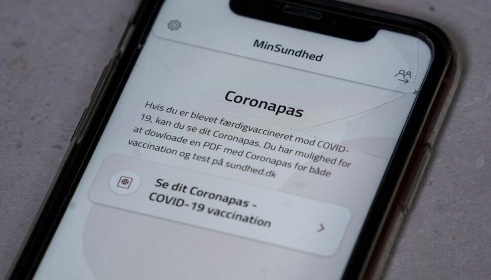 Sådan kan man “snyde” med coronapasset Det bliver op til tjenerne at vurdere, om kunder lyver om coronapas. (Foto: Liselotte Sabroe/Ritzau Scanpix)