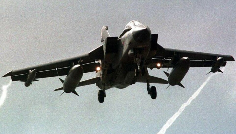 Drama i luften: Tysk kampfly nødlander i Danmark Et tysk Tornado kampfly måtte nødlande på dansk jord tirsdag formiddag. Foto: Scanpix / Fatih Saribas
