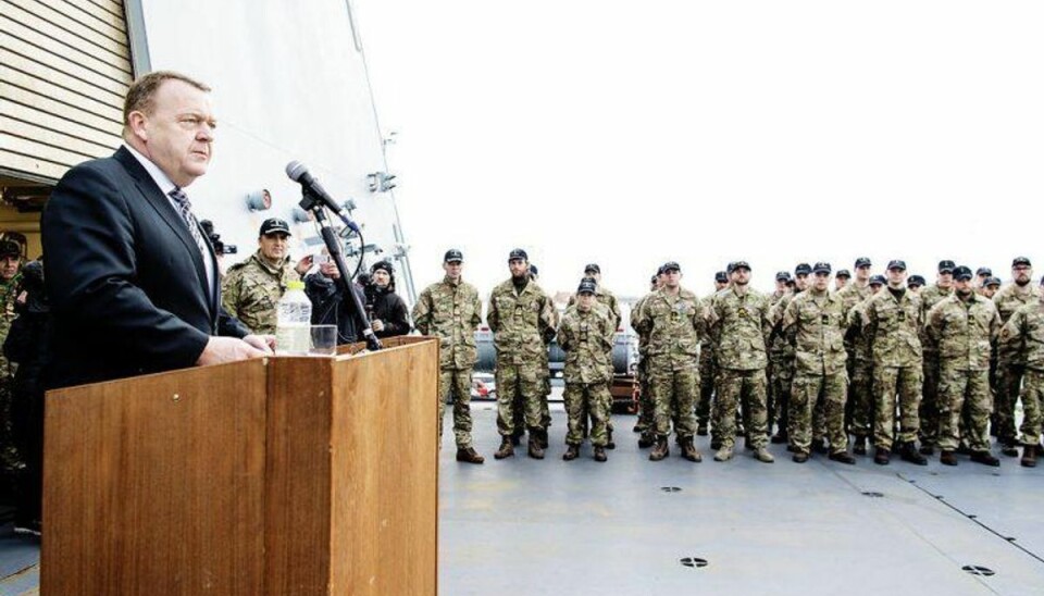 Nu sendes dansk fregat ind i kampen mod IS Statsminister Lars Løkke Rasmussen sender fra Korsør flådehavn fregatten HDMS Peter Willemoes af sted som støtteskib for et amerikansk hangarskib i kampen mod ISIL. Foto: Claus Bech/Scanpix