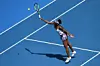 Serena og Venus Williams møder lørdag hinanden i grand slam-finalen i Australian Open. Venus William (som ses på billedet) er med sine 36 år den ældste deltager til at nå finalen i Australian Open, siden den “åbne æra” begyndte i 1968. Foto: William West/AFP
