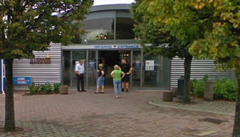 En 44-årig mand er blandt andet anklaget for at have filmet små, nøgne børn på Lalandia i Rødby. Foto: Google Street View. En 44-årig mand er blandt andet anklaget for at have filmet små, nøgne børn på Lalandia i Rødby. Foto: Google Street View.
