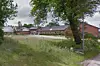 Det skulle være på dette bosted ved Løgstrup, hvor mishandlingen af den 16-årige skulle have fundet sted. Foto: Google Street View.